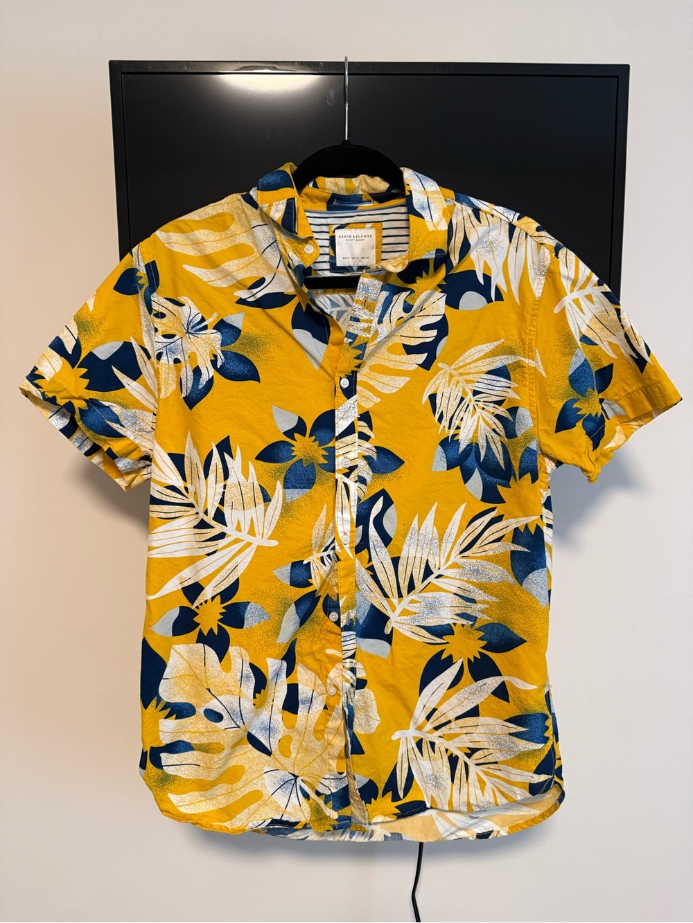 Denim & Flower Yellow Floral Short-Sleeve Button-Down Shirt